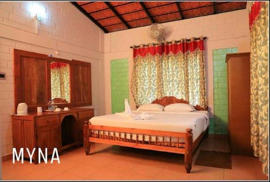 Emarald Wild West Hotel สุลต่านบาเทรี ภายนอก รูปภาพ