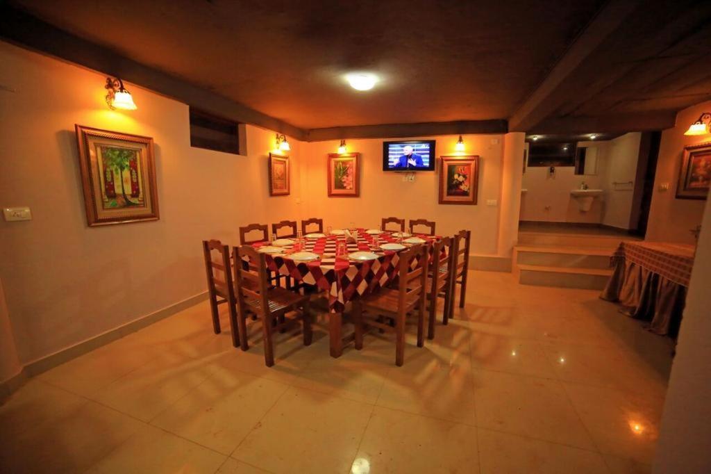 Emarald Wild West Hotel สุลต่านบาเทรี ภายนอก รูปภาพ